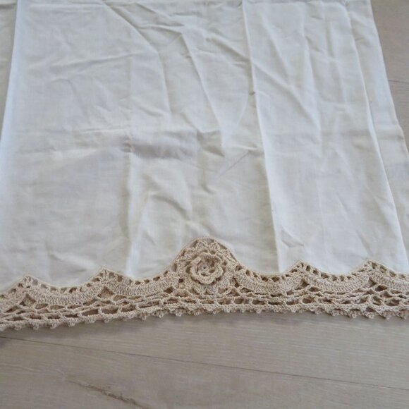 1 Vintage Beige Cotton Pillowcase Crochet Lace Trim Standard 20x31 NEW - Picture 5 of 9